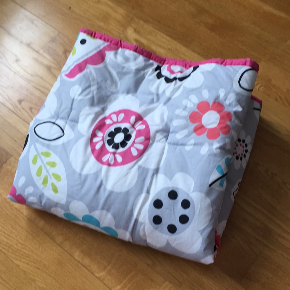 7 pc comforter set for baby girl. Adorable unused